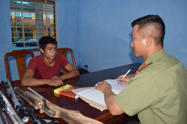 Xử lý nhóm người mua bán linh kiện lắp ráp súng ở Huế