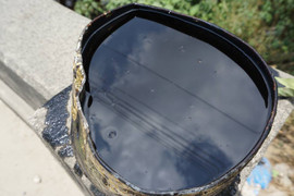 Xe hút hầm cầu đổ gần 3.000kg nhớt thải công nghiệp xuống cống thoát nước