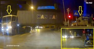 Truy tìm xe container cố tình đâm bay rào chắn, vượt đường ray tàu hỏa ở Hà Nội