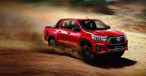 Toyota Việt Nam chính thức ra mắt dòng bán tải Hilux 2018, giá bán từ 695 triệu đồng