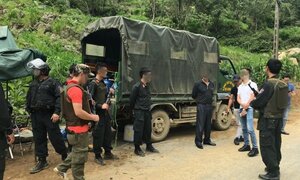 Không khí ngột ngạt, căng thẳng, cảnh sát thắt chặt an ninh tứ phía vào bản truy bắt trùm ma túy ở Lóng Luông