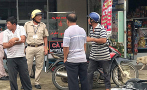 Không chấp hành hiệu lệnh của CSGT, tài xế ô tô bỏ chạy gây tai nạn