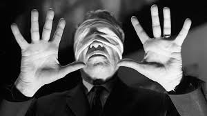 Điều gì xảy ra với tiềm thức khi bạn bị thôi miên?