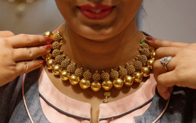 Giá vàng hôm nay 29/7: Sụt giảm xuống gần mức đáy của 1 năm