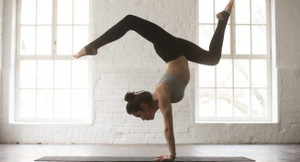 Vỡ đốt sống lưng vì tập yoga quá sức