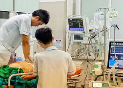 Một đêm giành giật sinh mạng với 'tử thần' của những 'chiến binh áo trắng' Bệnh viện Bạch Mai