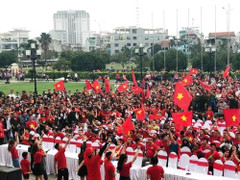 Huế lắp màn hình LED 20m2 phục vụ khán giả xem trận U23 Việt Nam - U23 Syria