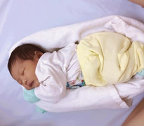 Chia sẻ bất ngờ của chủ nhân clip 'nữ y tá Việt trổ tài ru bé ngủ'