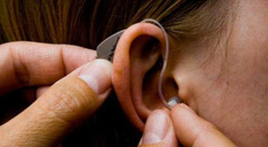 Nữ bác sĩ bị điếc hoàn toàn 2 tai được cứu nhờ kỹ thuật mới