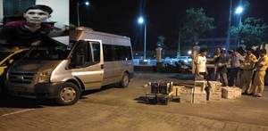 Nghẹt thở truy bắt xe chở rượu lậu điên cuồng trốn chạy CGST, húc móp xe biển xanh