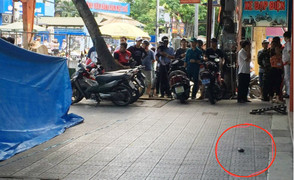 Phong toả vật nghi lựu đạn đặt trước cửa đại lý xe máy ở Huế