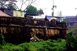 Những khu ổ chuột nhếch nhác 'treo' trên di sản văn hoá thế giới ở Huế