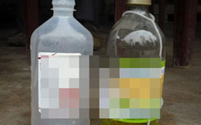 Tự mua chai dịch màu vàng về truyền tại nhà, một phụ nữ suýt chết