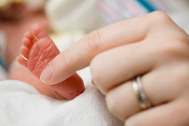 Kỹ thuật mới cứu mẹ con thai phụ có nguy cơ sinh non liên tiếp nhiều lần