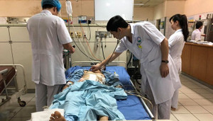 Cứu sống người đàn ông bị gầu máy xúc ép vỡ gan, gãy xương sườn, vỡ ruột non