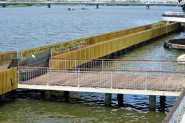 Ảnh: Cầu đi bộ lát gỗ lim siêu sang ở Huế từng rạn nứt giờ thế nào?