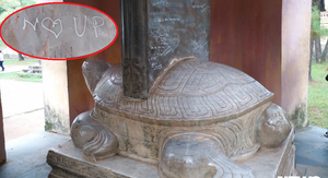 Ảnh: Di tích, bảo vật quốc gia ở Huế bị vẽ bậy không thương tiếc
