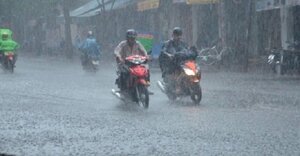 Áp thấp suy yếu từ bão số 9 gây mưa lớn diện rộng ở Trung Bộ
