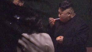 Lộ hình ảnh rất đời thường của Chủ tịch Kim jong-un trong hành trình đến Việt Nam