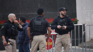 Video: Đặc vụ Mỹ dắt chó nghiệp vụ kiểm tra khu vực VIP tại Nội Bài