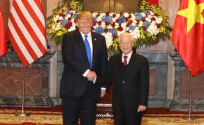 Video: Tổng thống Trump và Tổng Bí thư, Chủ tịch nước Nguyễn Phú Trọng tươi cười bắt tay nhau