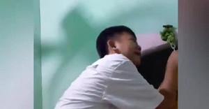 Bị mẹ mắng, cậu học sinh vừa khóc vừa nói 'con có học nhưng không biết làm'