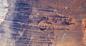 Video: Hố thiên thạch 345 triệu năm nhìn từ vũ trụ