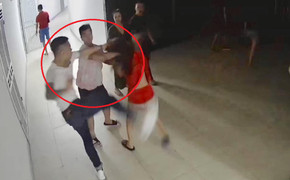 Video: Nhóm người đánh hội đồng cô gái trẻ, truy đuổi 2 thanh niên