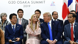 Ông Trump gọi tác giả cuốn sách lên án mình là 'đồ bỏ'