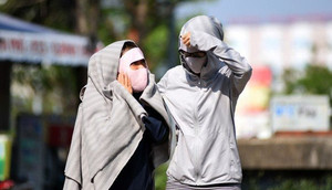 Hà Nội nắng nóng gay gắt, nhiệt độ cao nhất 37 độ C