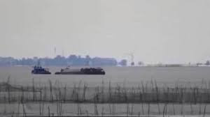 'Thành phố ma bí ẩn' tái xuất lơ lửng giữa hồ