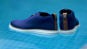 Kỹ sư hóa học sản xuất giày từ bã cà phê