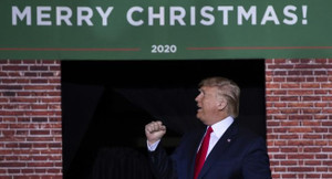 Ảnh: Nước Mỹ và cuộc bỏ phiếu luận tội Tổng thống trước nửa đêm