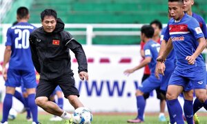 U22 Việt Nam tập sân xấu: 'Điều kiện như vậy, chẳng biết làm thế nào cả'