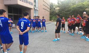 Video: U22 Việt Nam chạy ngắm cảnh khi đến Hàn Quốc