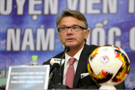 Mơ World Cup cùng HLV Troussier, đội tuyển Việt Nam phải thay đổi thế nào?