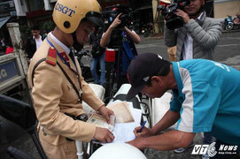 Hà Nội ra quân dẹp ‘cướp’ vỉa hè: CSGT xử phạt 6.600 tài xế vi phạm trong 4 ngày