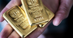 Giá vàng lao dốc, người mua lỗ gần 2 triệu đồng/lượng chỉ sau một đêm 