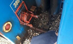 Tàu đang chạy bỗng đứt móc nối toa ở Thanh Hóa