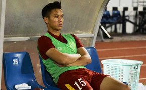 Vào bóng ác ý, Quế Ngọc Hải bị HLV Hữu Thắng nhắc nhở trước toàn đội