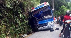 Xe chở học sinh gặp nạn ở Tam Đảo: Lái xe chủ động đâm vách núi