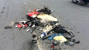 Xe ben tông xe máy nát vụn ở TP.HCM