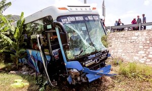 Ô tô tông liên hoàn, 3 tài xế thương vong