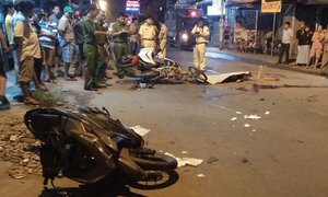 4 xe máy tông liên hoàn, 6 người thương vong