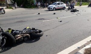 Mô tô phân khối lớn tông xe máy, 5 người thương vong