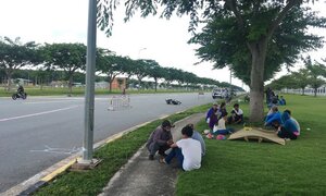 Vừa chạy xe vừa nghe điện thoại, nam thanh niên tông vào cột đèn chết tại chỗ