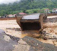 Lũ quét trong đêm ở Sơn La cuốn trôi 46 căn nhà, 14 người thương vong