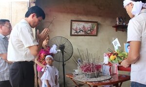 Xe tải đâm cột điện, 3 người chết thảm