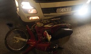 Container tông xe máy, 2 thanh niên thương vong