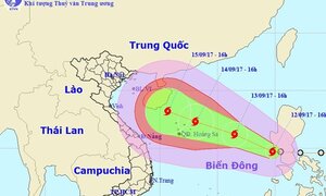 Bão số 10 liên tục mạnh thêm, tiến thẳng đất liền nước ta